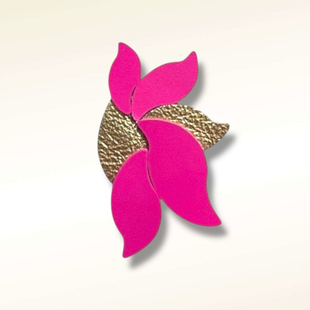 Broche en cuir Flora