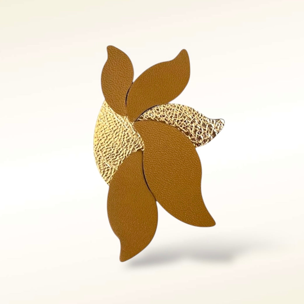 Broche en cuir Flora